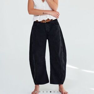 Free People mid rise barrel jean - size 26